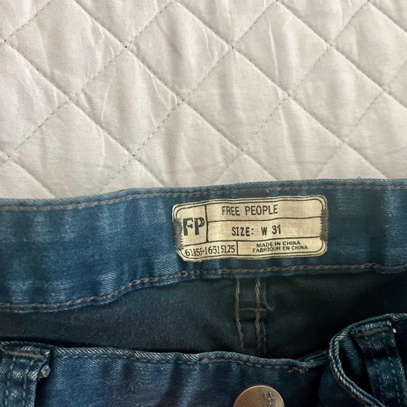 Jeans - Picture 1 of 2